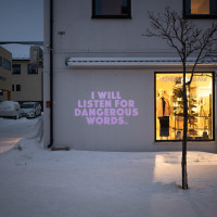 Siri Hermansen's work »I WILL« in the mainstreet of Kirkenes. © Nima Taheri