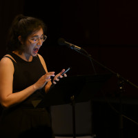 Stephanie Lamprea performs Aarhus-based composer Andrej Andric's »I Play You Play« at the Centre for Contemporary Arts. © Sean Purser