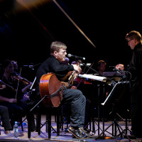 Cellisten Jakob Kullberg og Orkiestra Muzyki Nowej. © Katarzyna Kukiełka