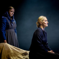 Helene Puukka og Laura Malmivaara