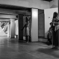 Den københavnske gruppe Ilinx under deres performance på det tidligere Aarhus Amtssygehus. © Natalie Black