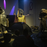 Norske Opras »The Ø Propaganda Cinema (2021)« i ungdomskirken Ungk i Aarhus. © Gorm Branderup