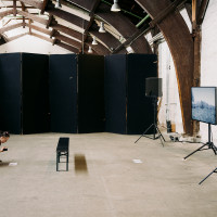 På udstillingen »(un)common ground« i Godsbanens Rå Hal kunne man opleve udvalgte installationsværker fra de seneste års UNM-festivaler. © Tobias Nicolai