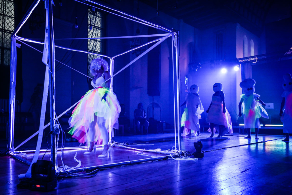 Alexandra Hallén og Krumbuktus opførte en række værker under overskriften »Alexandras Spectacle«. © Alexander Banck-Petersen Alexandra Hallén og Krumbuktus. © Alexander Banck-Petersen