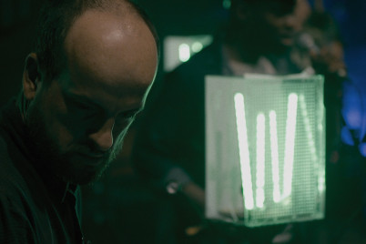 Matthew Herbert i Enrique Sánchez Lanschs »A Symphony of Noise«. © Kloos und Co. Medien