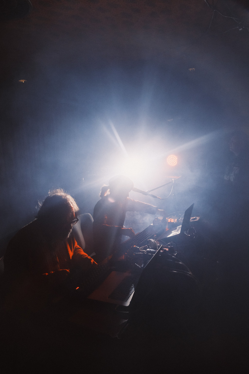 Koncert med Jim O’Rourke og Eiko Ishibashi i klub 89 i Hotel Forums kælder. © Unsound