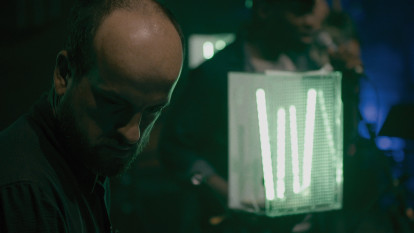 Matthew Herbert i Enrique Sánchez Lanschs »A Symphony of Noise«. © Kloos und Co. Medien